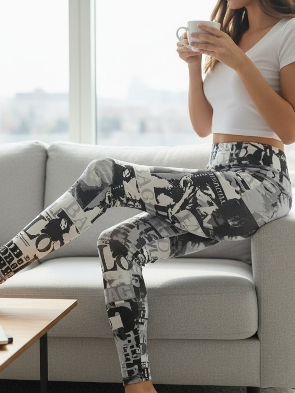 Graphic Print Leggings Size Small Runs Like XS Black White Stretch Pullon